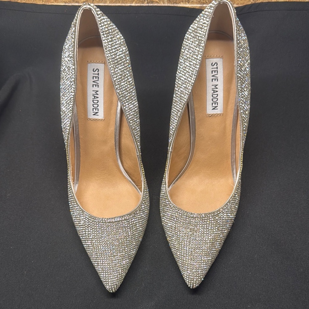 Steve Madden Shimmering Silver Heels - Picture 5 of 5